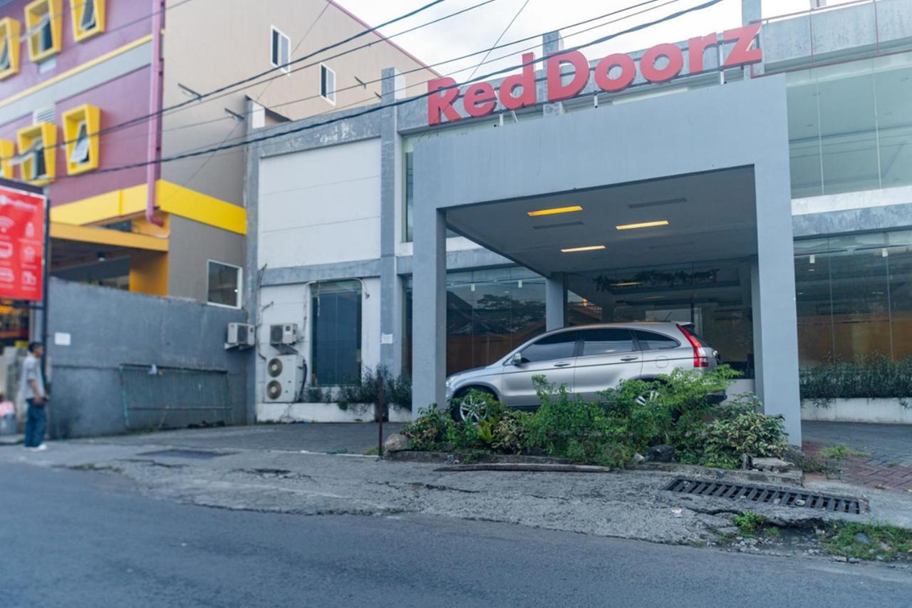 Reddoorz Near Bahu Mall Manado Malalayang Zewnętrze zdjęcie