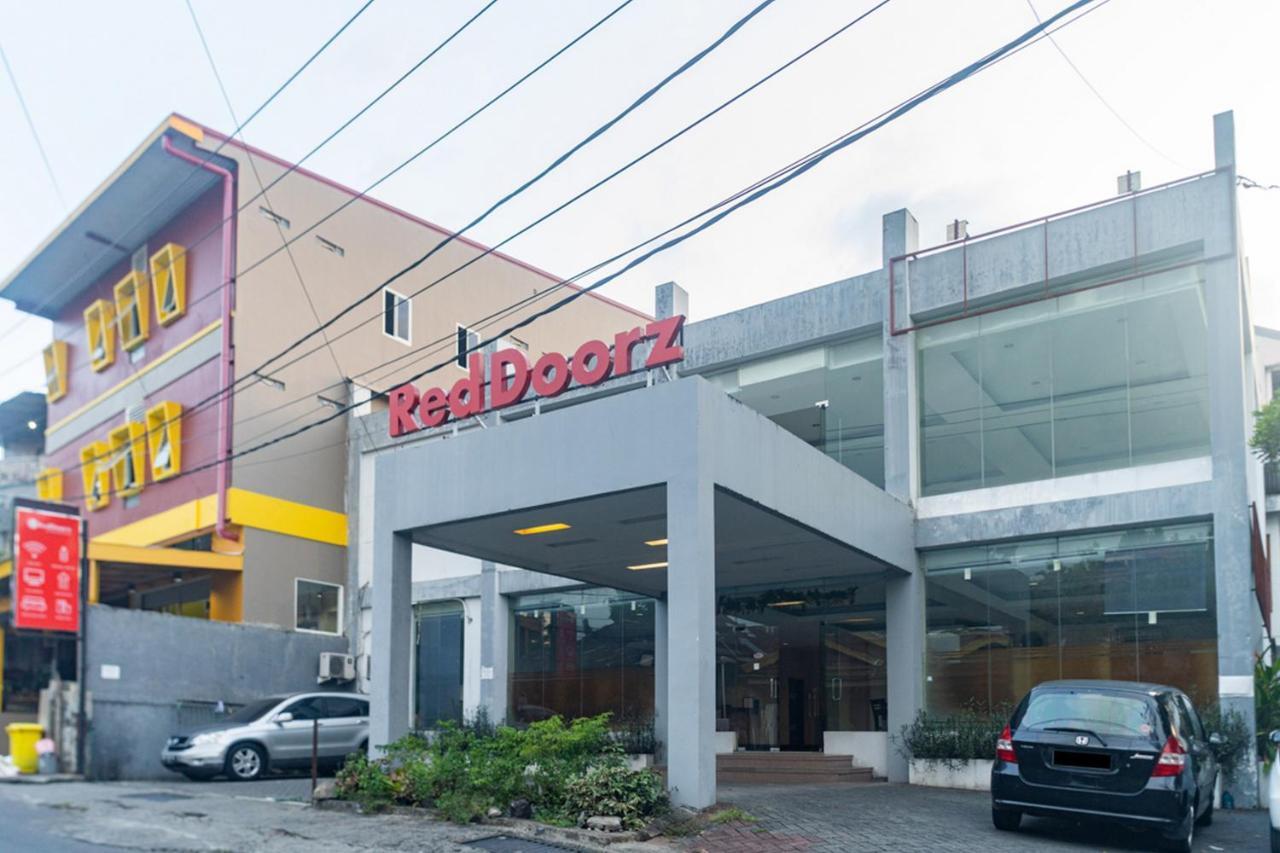 Reddoorz Near Bahu Mall Manado Malalayang Zewnętrze zdjęcie
