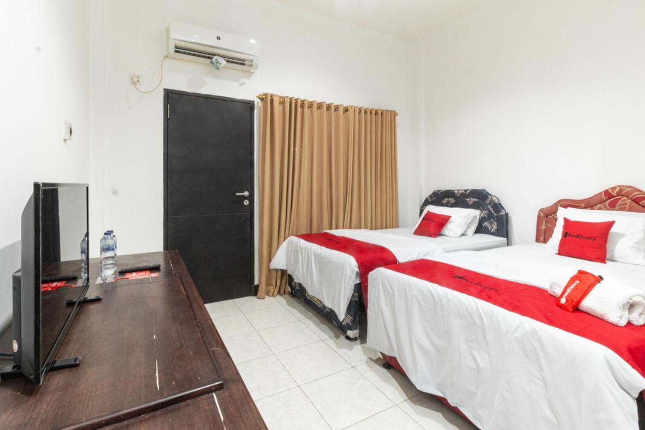 Reddoorz Near Bahu Mall Manado Malalayang Zewnętrze zdjęcie